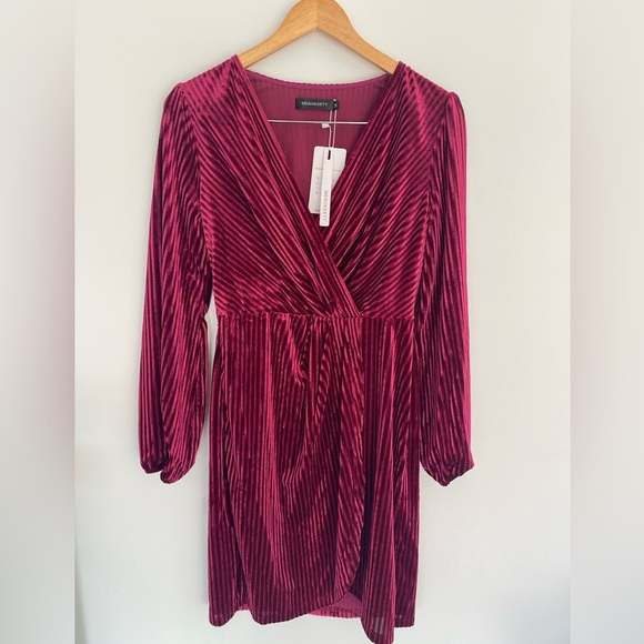 NWT Mossimo Magenta Pink Velvet Long Sleeve Faux Wrap Size M - Picture 1 of 5